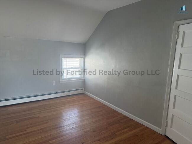 Building Photo - 94 Buffinton St