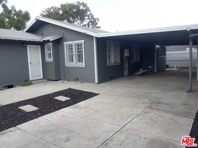 Building Photo - 16508 S Menlo Ave