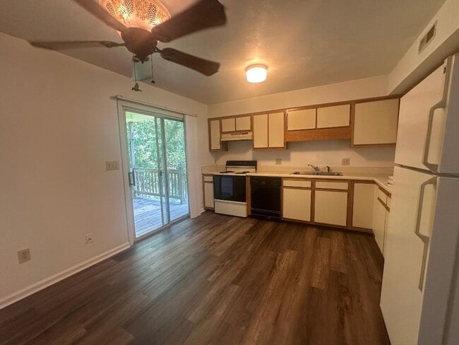 Building Photo - North Roanoke County Duplex