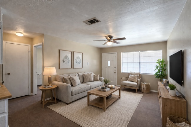 Building Photo - 606 Westview Cir