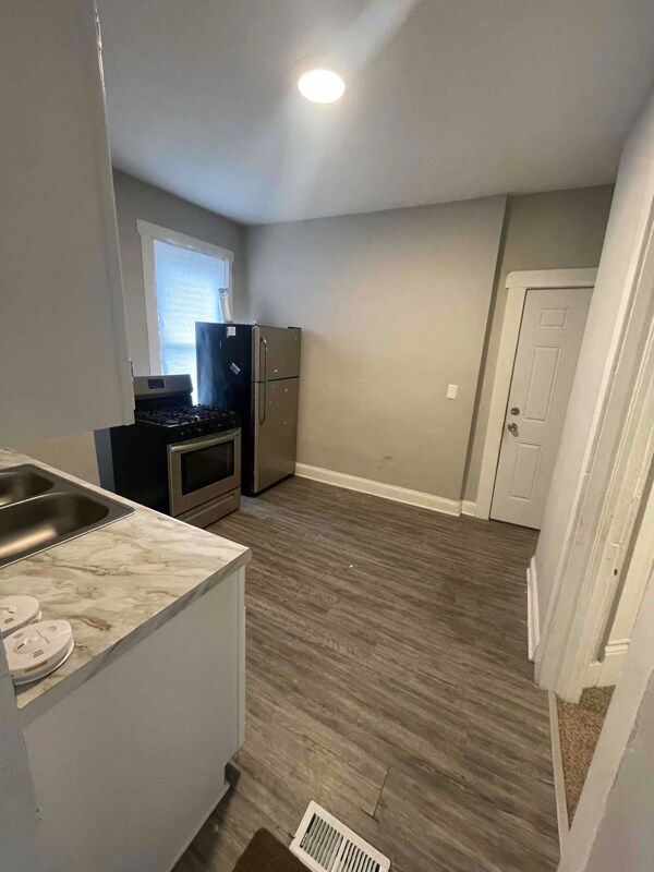 Foto del edificio - 10525 Earle Ave