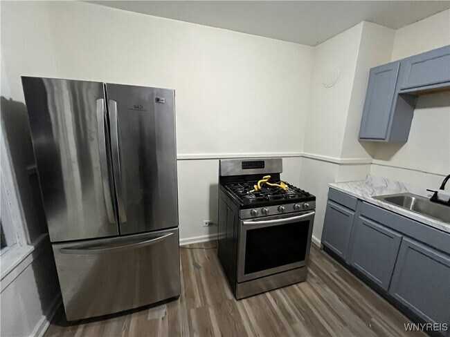 Foto del edificio - 168 Rodney Ave