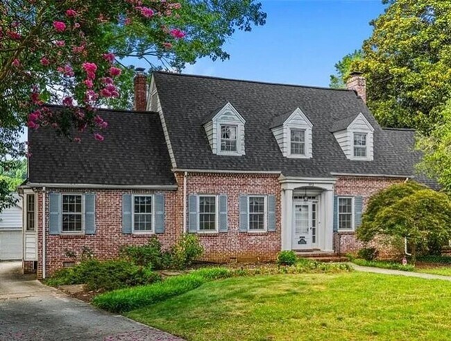 Building Photo - 4 bedroom in Old  Irving Park!!