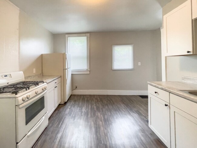 Foto del edificio - 700 W Powers St