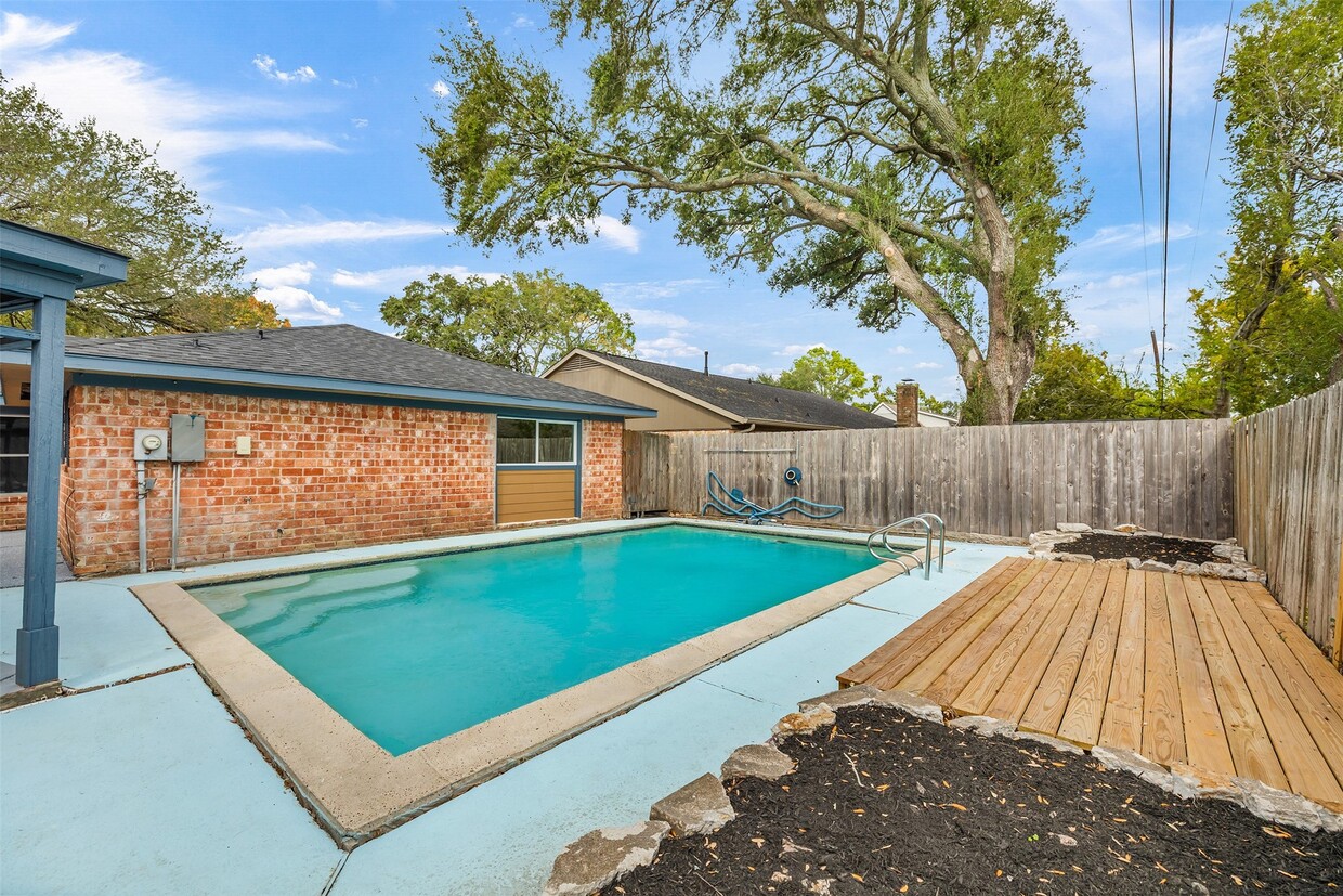 Foto principal - 9806 Sagebark Dr