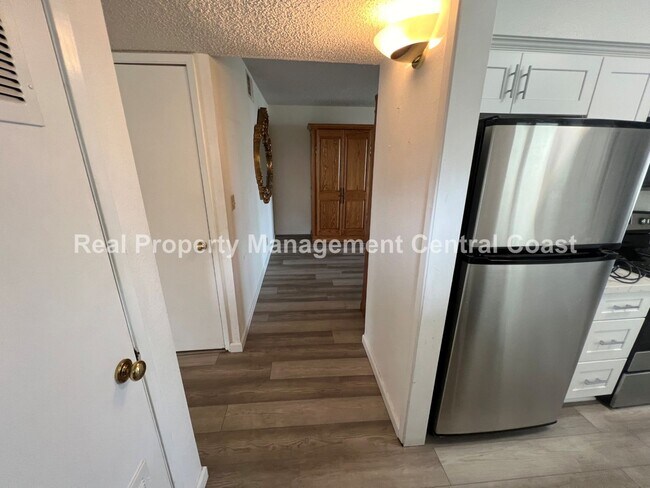 Foto del edificio - AVAILABLE AUGUST -  Shell Beach Ocean View...