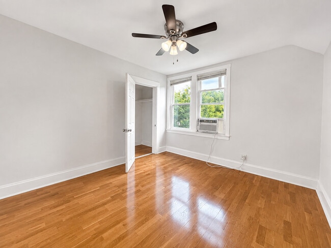 Building Photo - 1830 N Mozart St