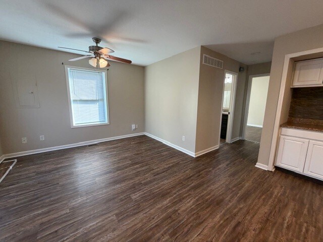 Sala de estar - 322 N Prairie St