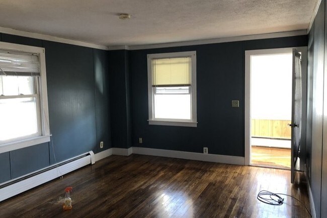 Living room - 42 Beach Ave