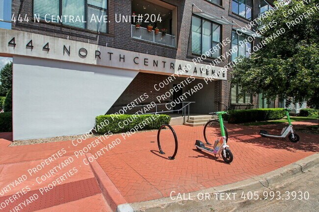Foto del edificio - 444 N Central Ave