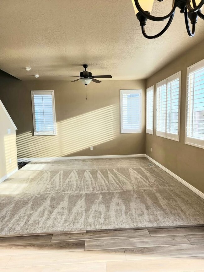 Building Photo - 3811 N Prairie Grass Dr