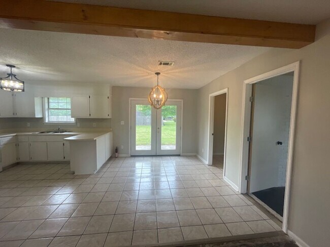 Building Photo - Renovated 4 Bedroom 1.5 Bath Home for Rent!