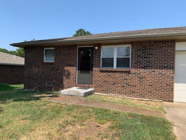 Building Photo - 3833 College View Dr