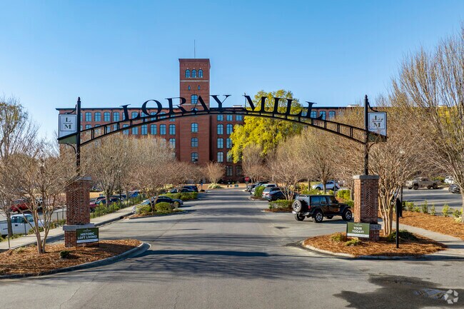 Entrada de la propiedad de Loray Mill Lofts - Loray Mill Lofts