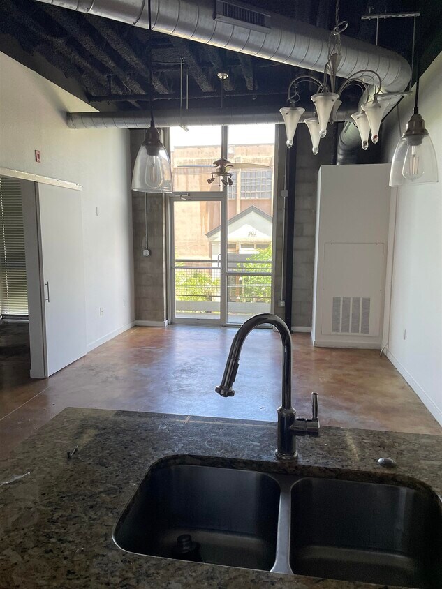 Foto principal - 420 N Adams St