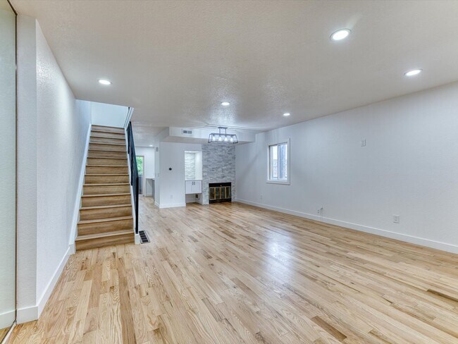 Building Photo - 3050 W 32nd Ave