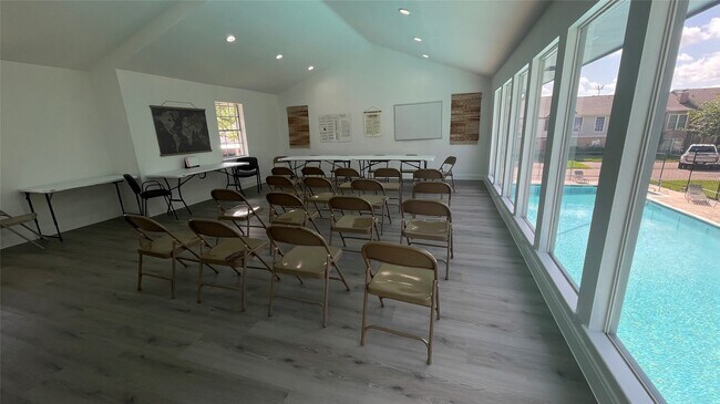 Foto del edificio - 14641 Perthshire Rd