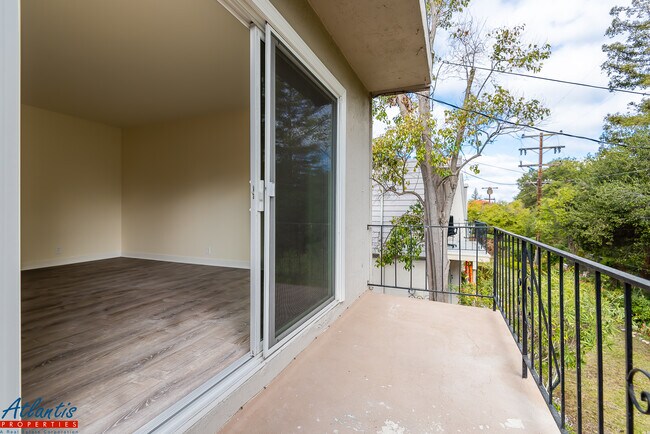 Building Photo - 984 Ponderosa Ave
