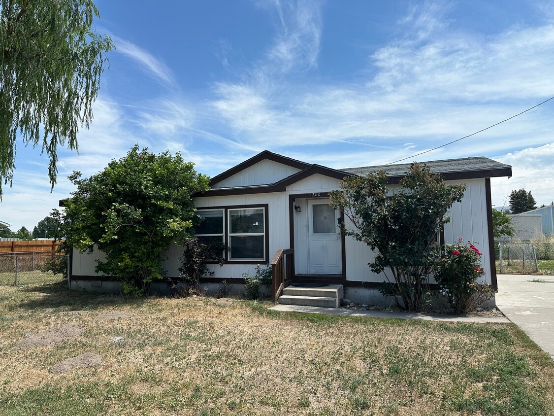 Primary Photo - 1200 McKinley Ave