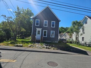 Building Photo - 32 Shores St