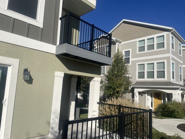 Foto del edificio - 3855 Gartmore Ln