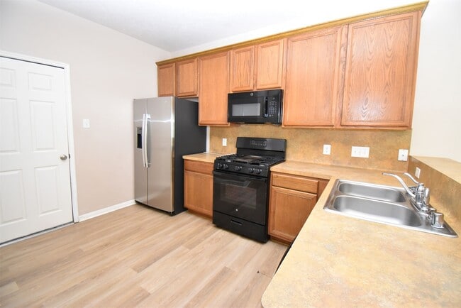 Building Photo - 611 Chase More Ct