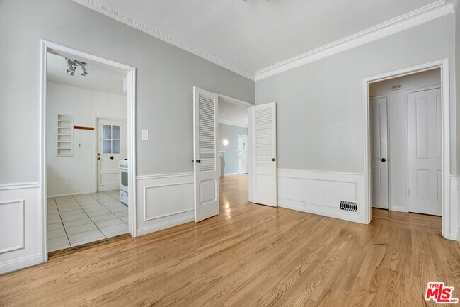 Foto del edificio - 1443 Hayworth Ave