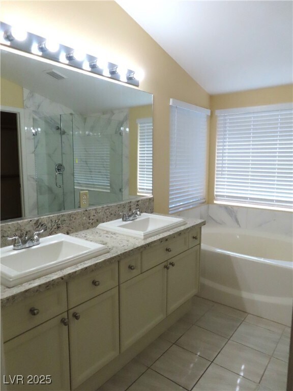 Foto principal - 8103 W Rochelle Ave