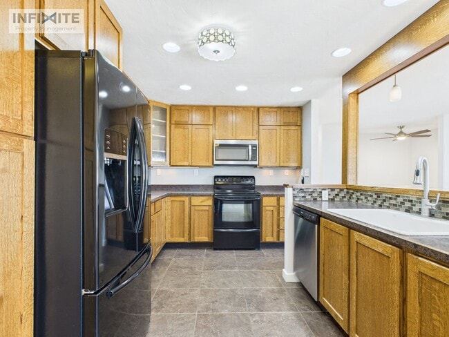 Building Photo - Great Four Bedroom! First Month Half Off!!