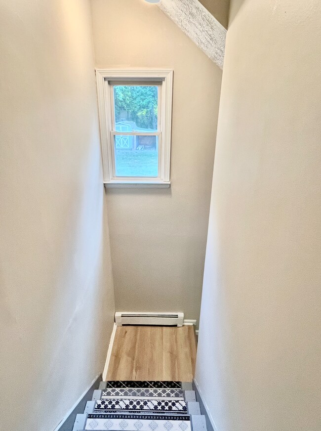 Hueco de escalera - 360 Pleasant Valley Rd