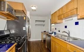 Cocina de galera - 7344 W Rascher Ave