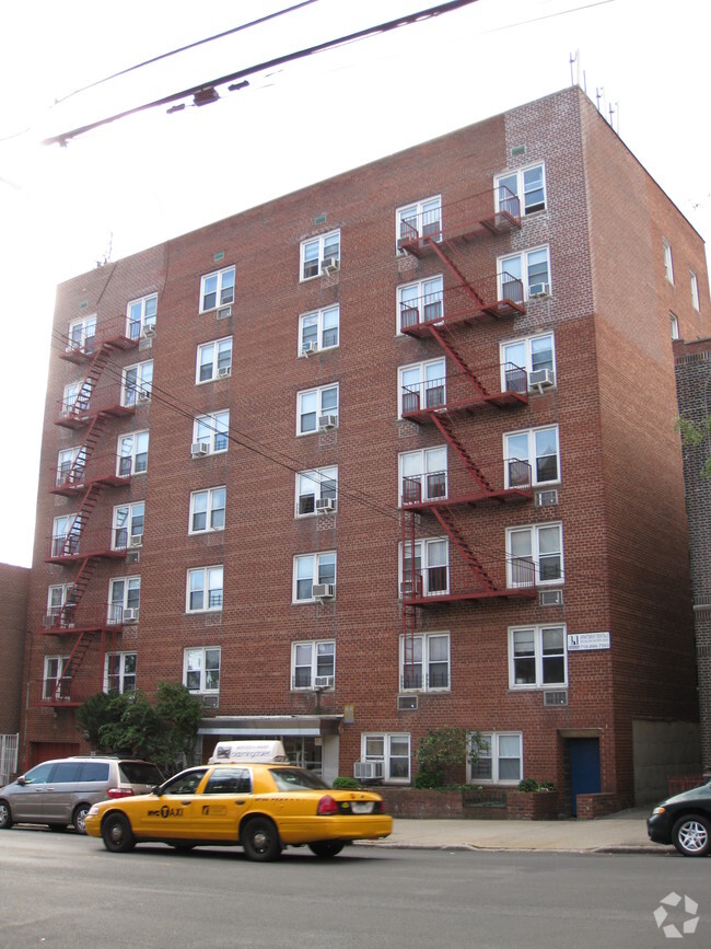 Foto del edificio - 75-06 Woodside Ave