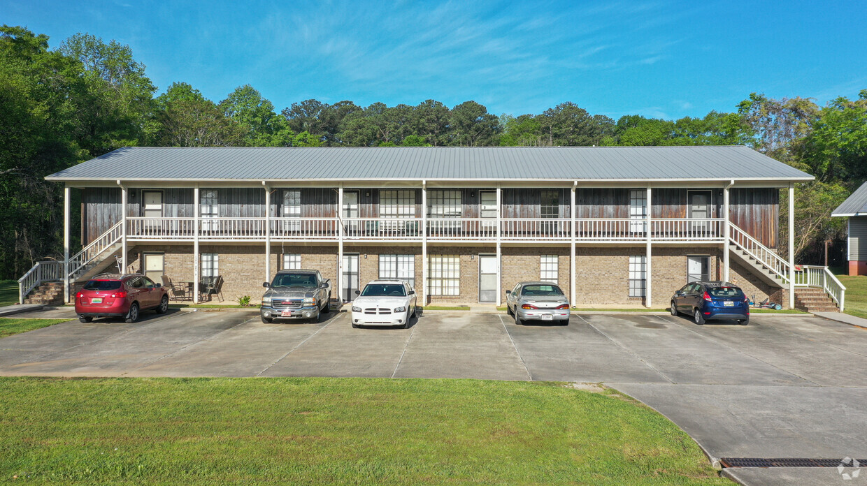 Building Photo - Colonial Square