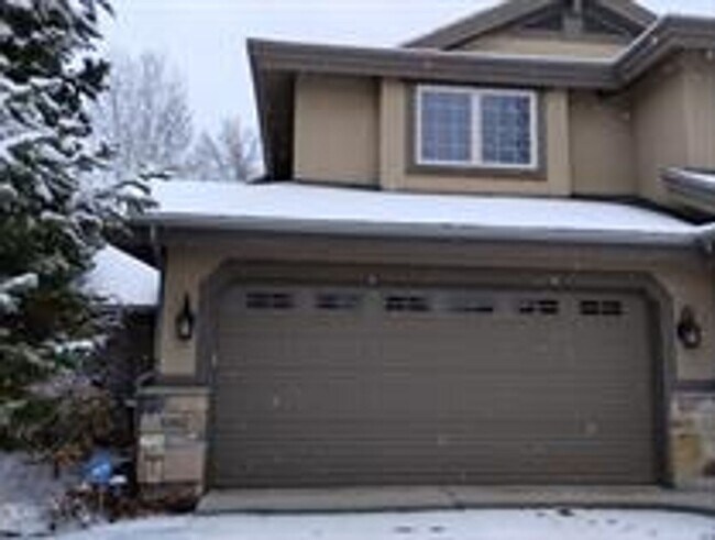 Foto del edificio - Spacious Cottonwood Heights Home with Vaulted Ceilings & Finished Basement