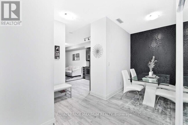 Photo du bâtiment - 3600 Hwy 7