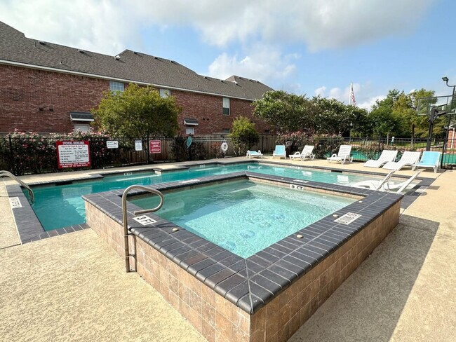 Building Photo - 1001 Krenek Tap Rd