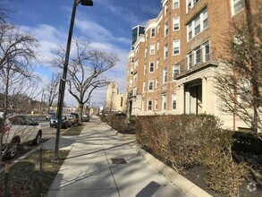Building Photo - 231-235 Park Dr