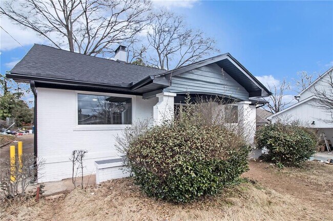 Building Photo - 1511 Olympian Way SW