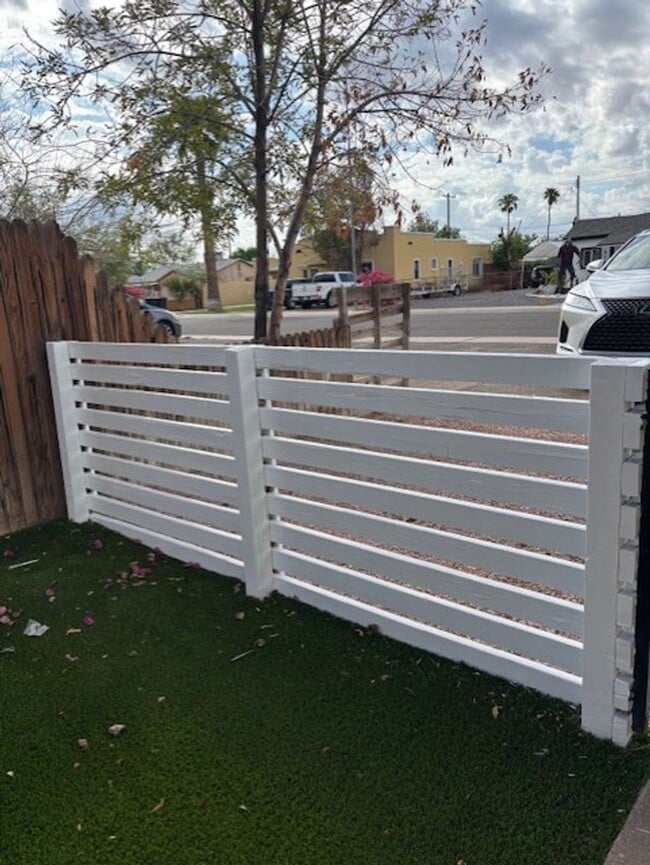 Foto del edificio - adorable 1 bed 1 bath with backyard private