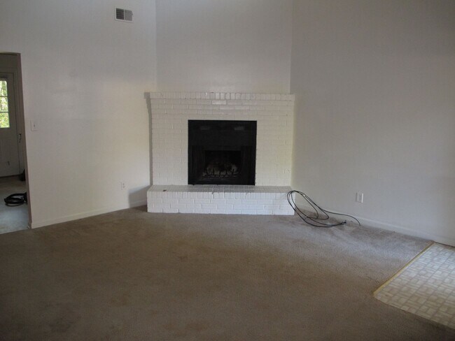 Foto del edificio - **WEST ATHENS DUPLEX** 2 Bed/1 Bath - JUST...