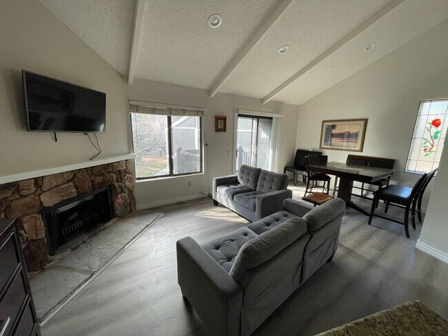 Foto del edificio - Lovely 2 Bedroom 2 Bathroom Condo in Bould...