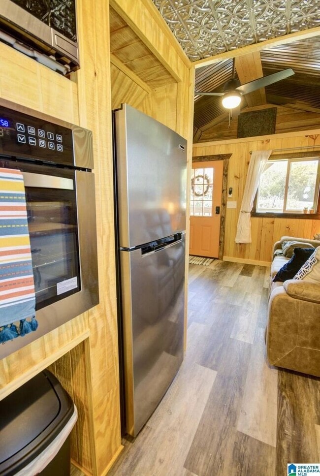 Building Photo - AIRBNB RENTAL ONLY - KARAGAN COTTAGE