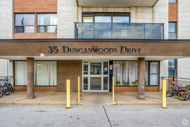 Entrance - Duncanwoods Manor