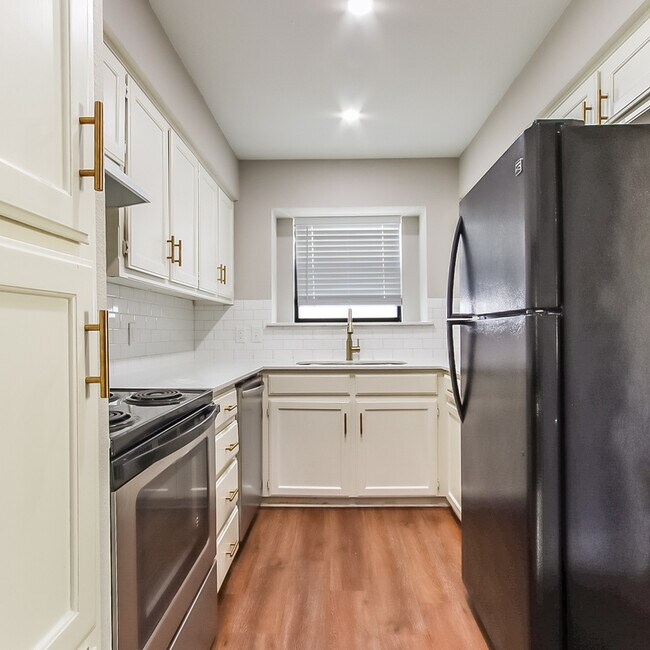 Building Photo - 2024 Wesley Dr