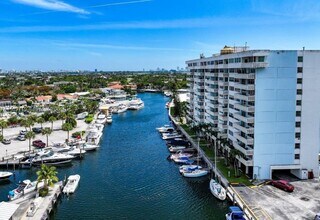 Building Photo - 13155 Ixora Ct