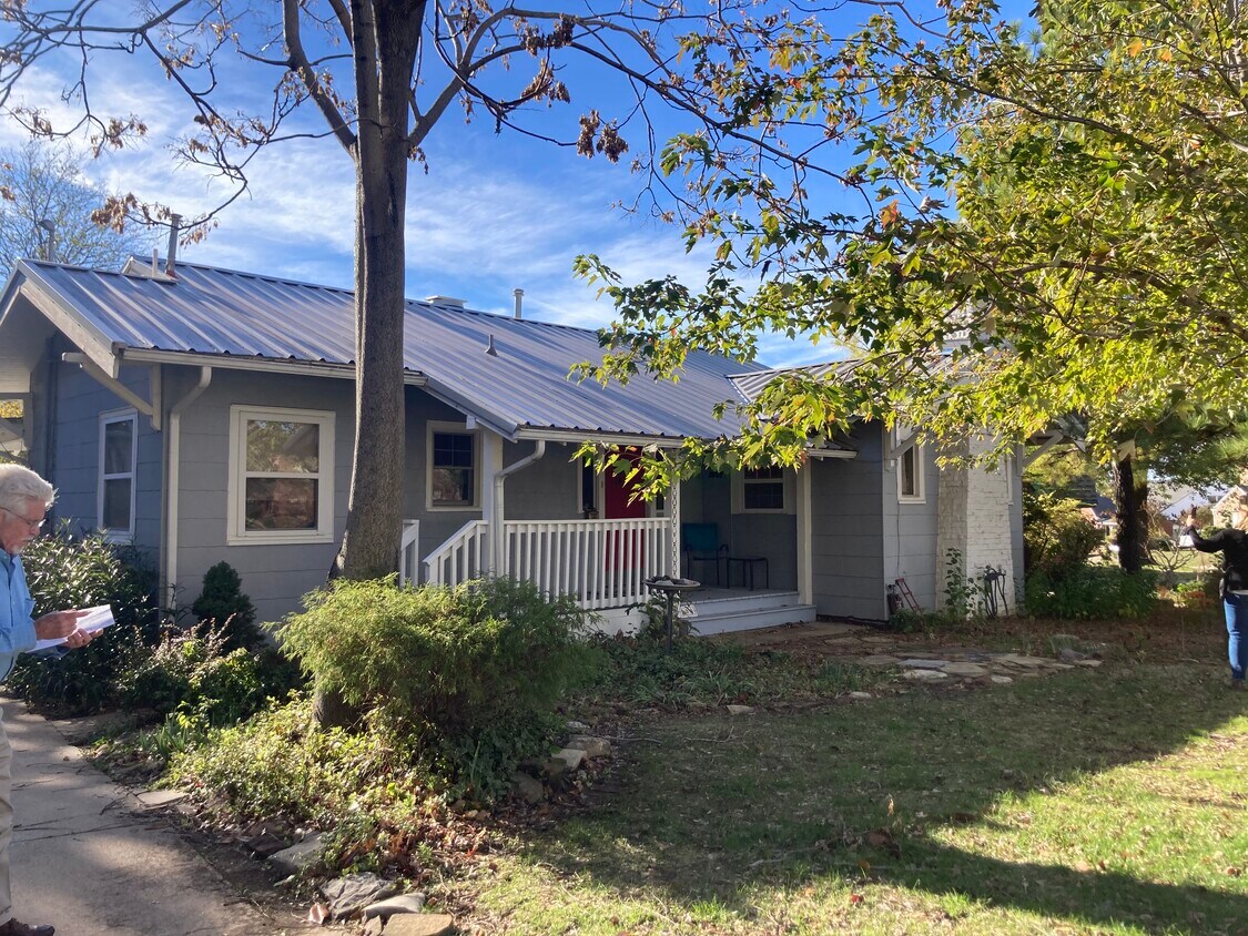 Primary Photo - 204 Montclair Ave