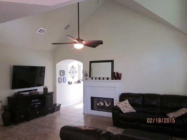 Building Photo - 14935 Gateview Dr