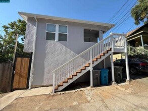 Building Photo - 723 Florida St