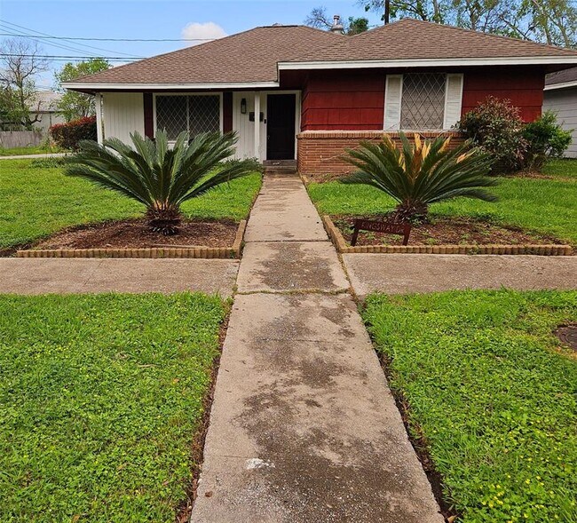 Building Photo - 6903 Kingsway Dr