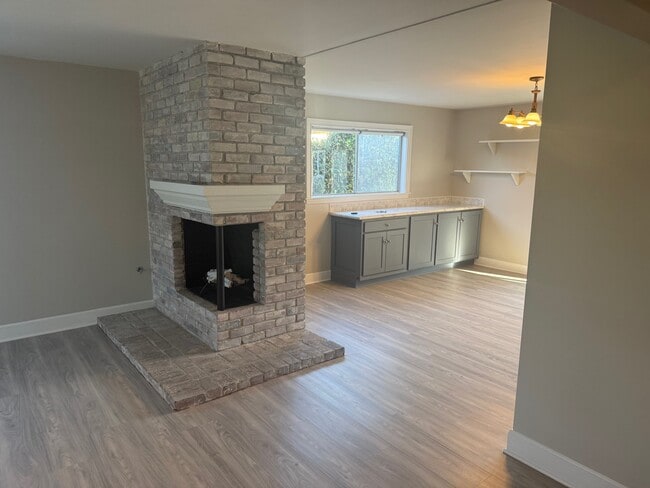 Building Photo - 4982 Lafayette St